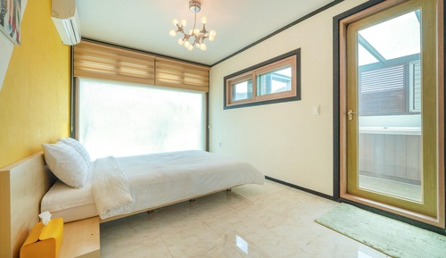 Basic Room, 1 Bedroom (Amario)