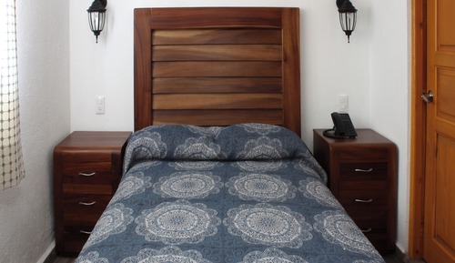 Standard Room, 1 Queen Bed