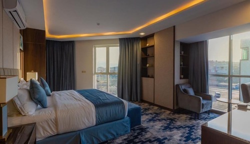 Honeymoon Suite, City View