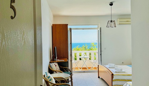 Comfort Triple Room