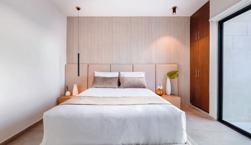 Deluxe Room, 1 Queen Bed, Private Bathroom