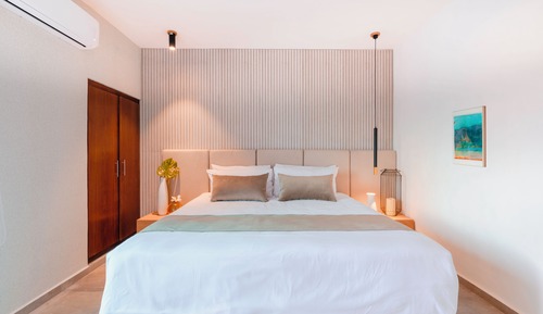 Deluxe Room, 1 King Bed, Balcony, Garden View