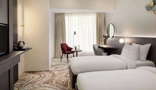 Room, 2 Twin Beds, Accessible (Airport View, Mobility/Hearing)