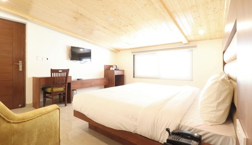 Superior Room (Valley-View)