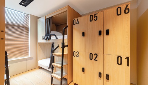 Superior Shared Dormitory, Men only
