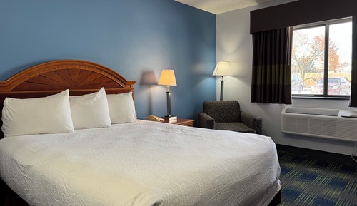 Deluxe Room, 1 Queen Bed, Jetted Tub