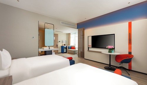 Standard Room, 2 Double Beds (High Floor)
