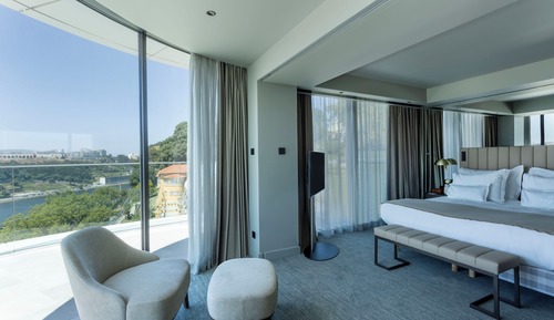 Penthouse, River View (Suite)