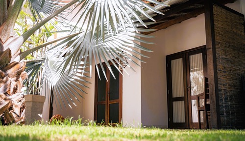 Comfort Suite, Pool View