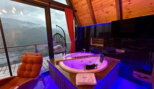 Comfort Room, River View