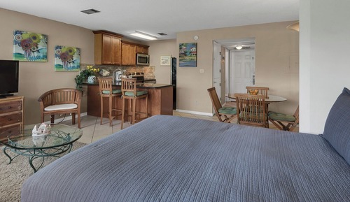 Studio Suite, 1 Queen Bed with Sofa bed, Patio, Garden View (Hidden Beach 101)