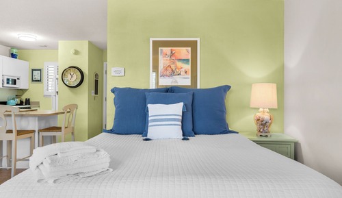 Studio Suite, 1 Queen Bed with Sofa bed, Patio, Pool View (Hidden Beach 216)