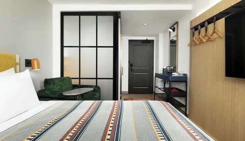 Room, 1 King Bed, Non Smoking, Mountain View