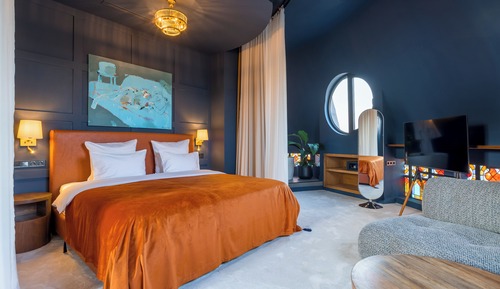 Romantic Suite, City View