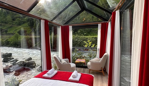 Classic Bungalow, River View