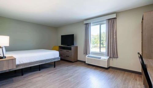 Room, 1 Queen Bed, Non Smoking (Mobility, Tub w/Grab Bars)