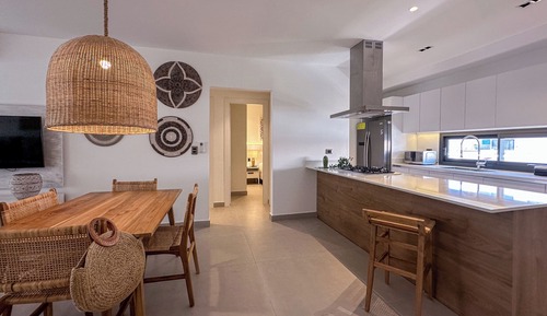 Luxury Apartment, 2 Bedrooms, Partial Ocean View