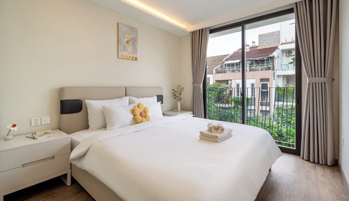 Premier One-bedroom Suite - Street view