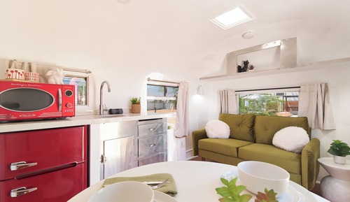 Deluxe Studio, 1 Queen Bed
