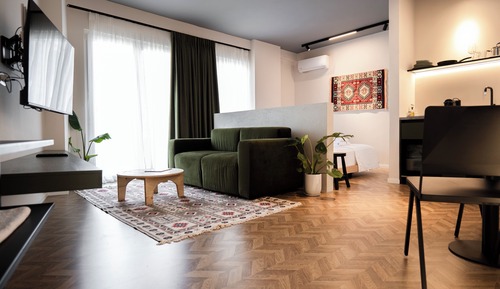 Superior Studio Suite, City View