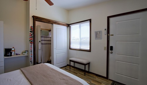 Standard Room, 1 Queen Bed