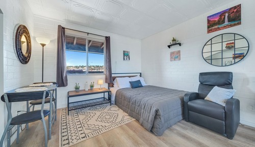 Suite, Balcony