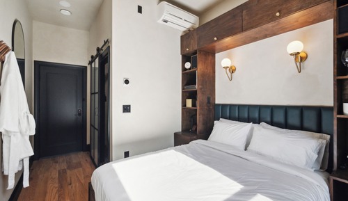 City Room, 1 Queen Bed, City View