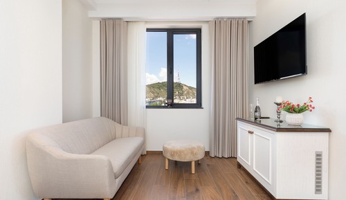 Deluxe Suite