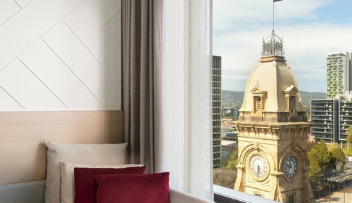 Deluxe Room, 1 King Bed, City View