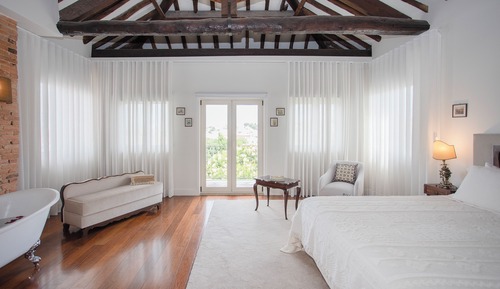 Panoramic Room, City View