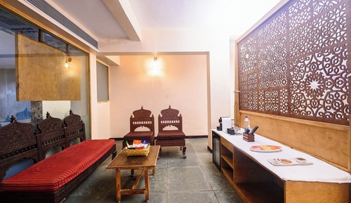 Comfort Room, City View