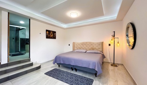 Romantic Room, Courtyard View