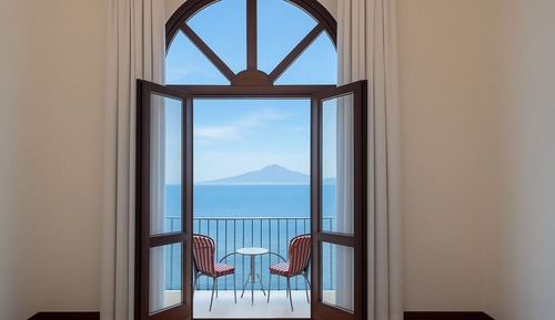 Suite, Sea View