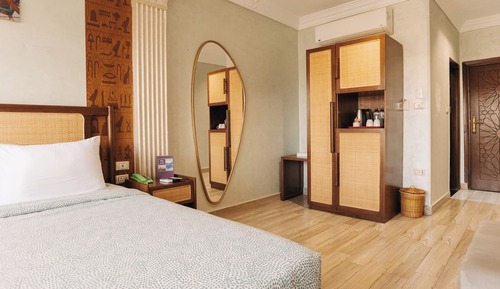 Superior Double Room, 4th Floor, Balcony, Pyramids View
