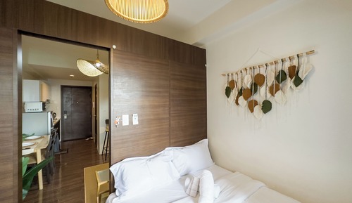 Exclusive Condo, Multiple Beds, Refrigerator & Microwave
