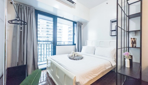 Deluxe Studio, Balcony, Pool View