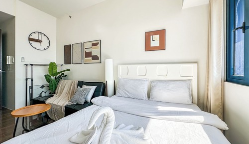 Gallery Condo, 1 Queen Bed, Balcony