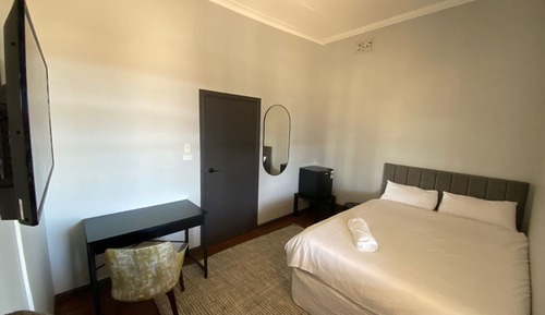 Standard Room, 1 Queen Bed, Non Smoking, No Windows