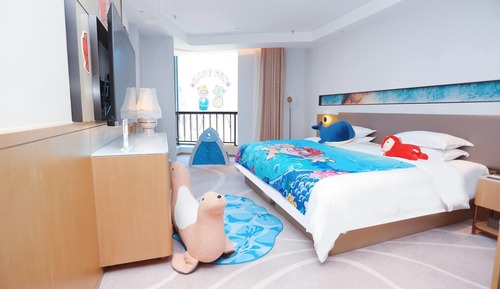 Family Room, 1 King Bed, Non Smoking (Deluxe)