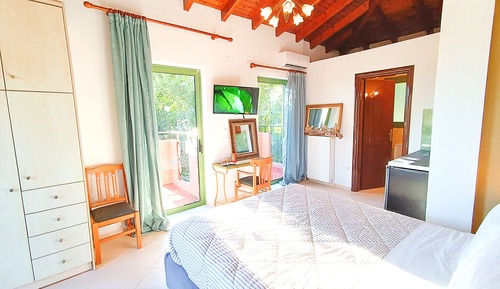 Romantic Suite, Sea Facing