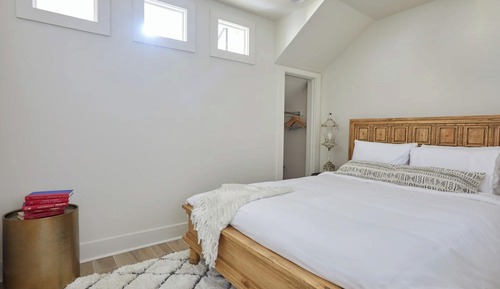 Adjacent Four Bed Four Bath Apartment