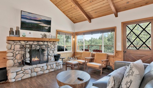 Cabin, Multiple Beds, Hot Tub, Mountain View (1977)