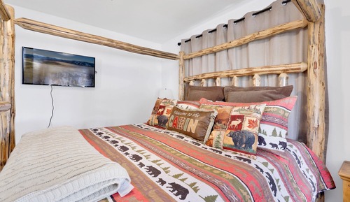 Cabin, Multiple Beds, Hot Tub, Mountain View (2127)
