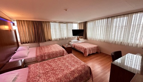 City Triple Room, Smoking, City View