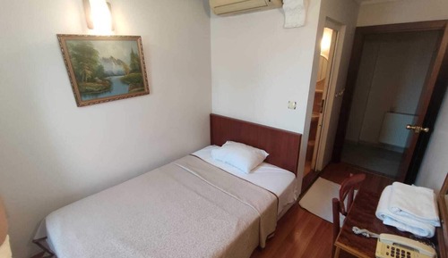 Basic Room, 1 Queen Bed, Smoking, City View