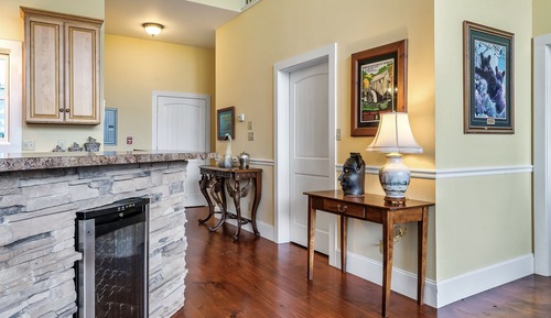 Executive Chalet, 2 Bedrooms, Kitchen, Mountain View