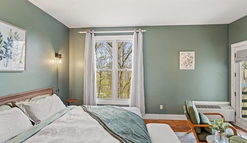 Luxury Studio Suite, 1 King Bed, Mountain View