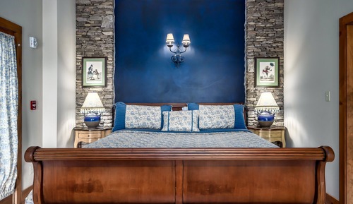 Royal Studio Suite, 1 King Bed, Mountain View