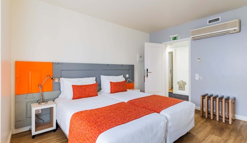 Standard Room, 2 Twin Beds, Private Bathroom