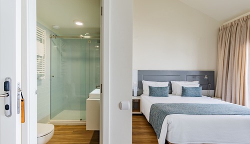 Standard Room, 2 Twin Beds, Private Bathroom